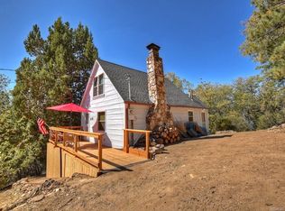 1138 Crags Ln, Fawnskin, CA 92333