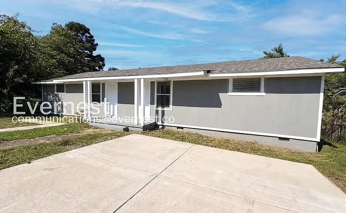 2 bed, 1.0 bath, 780 sqft, $825 — Photo 2