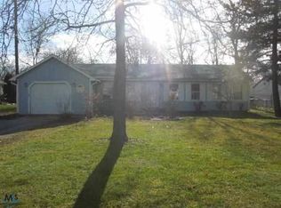 1765 Lakesview Dr, Oxford, MI 48371