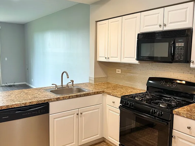 83 Polaris Dr — Photo 3