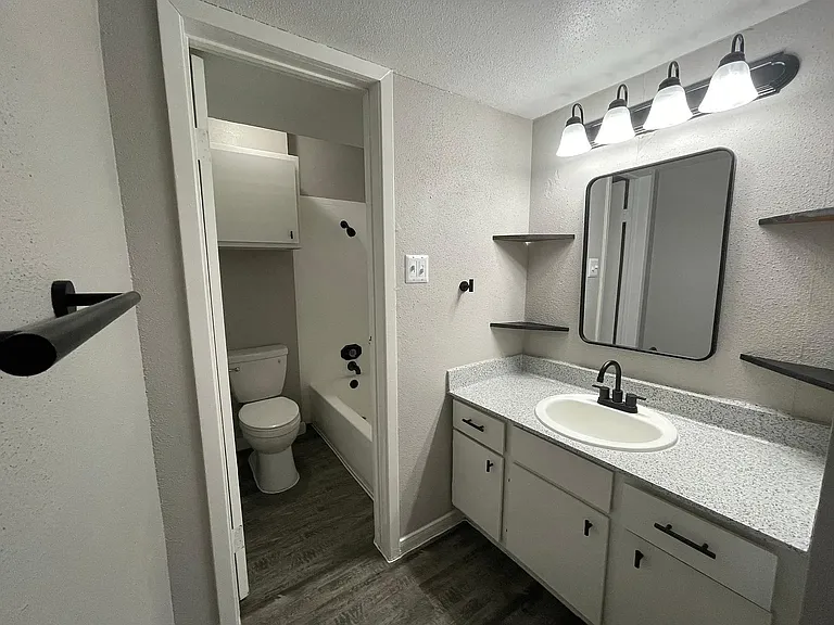 Shadow Park Apartments — Photo 7