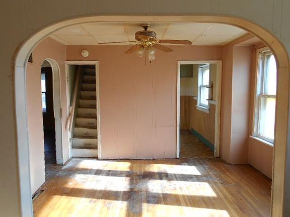 3rd image of 323 Mersington Ave