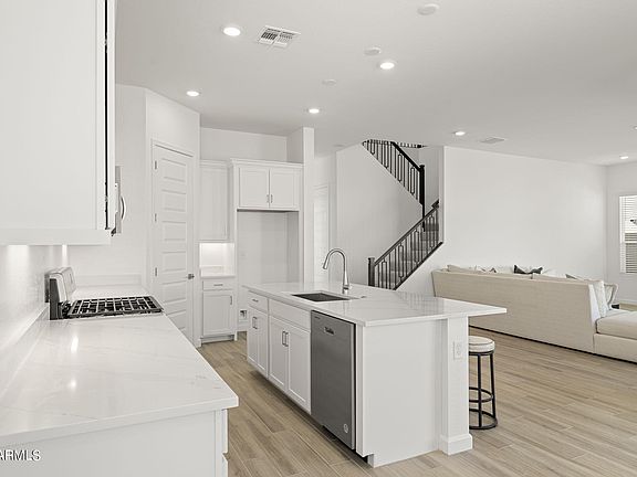 4th image of 1750 E QUESTA Drive