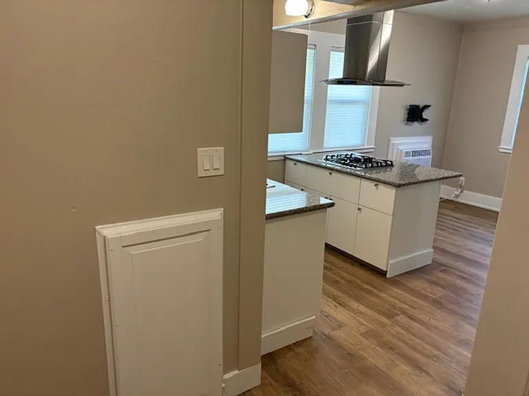404 W Walnut St — Photo 4