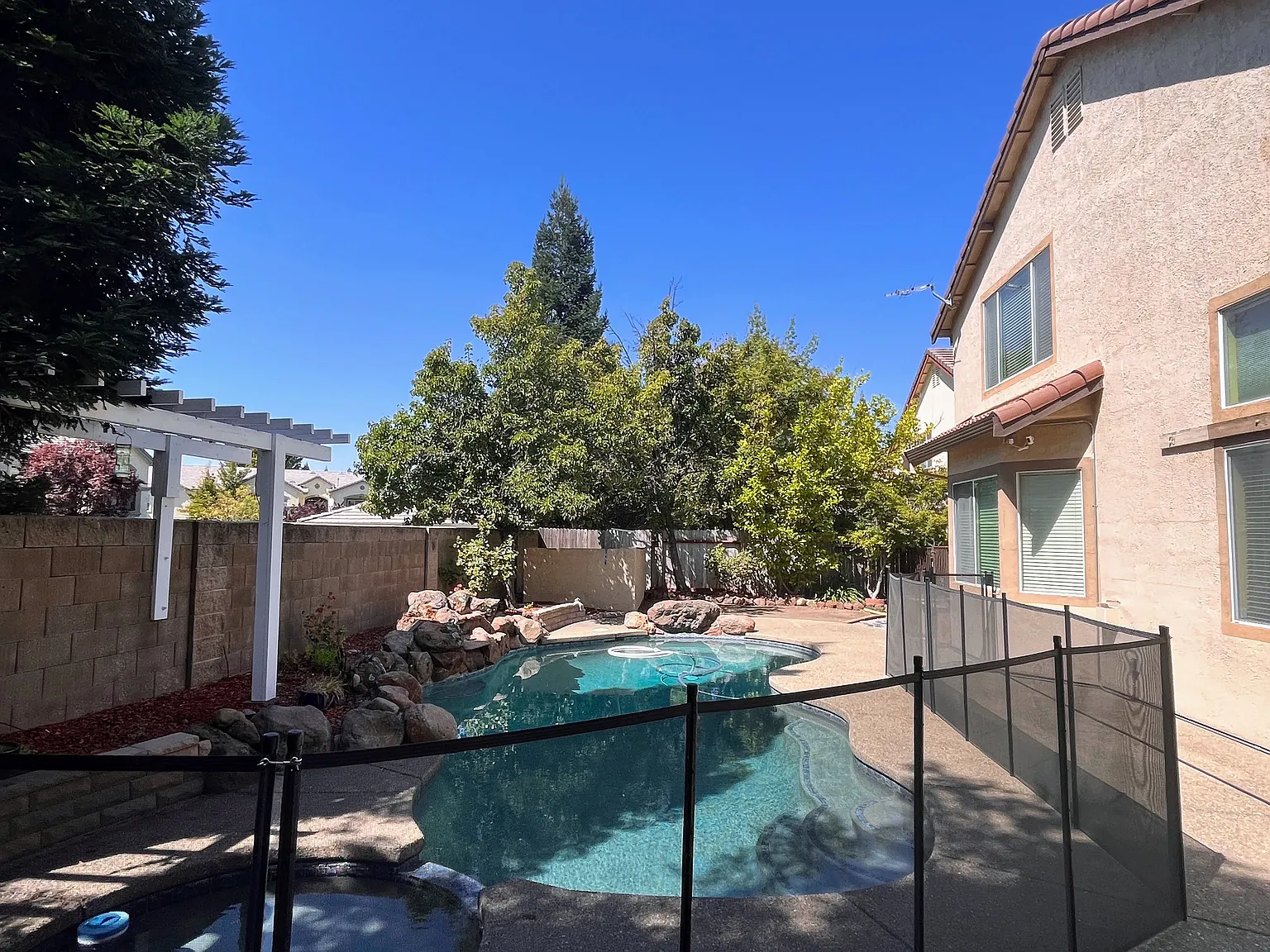 5 bed, 2.5 bath, 3000 sqft, $3,995 — Photo 2