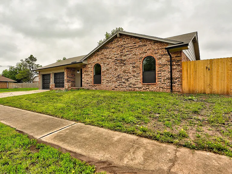 501 N Morgan Dr — Photo 2