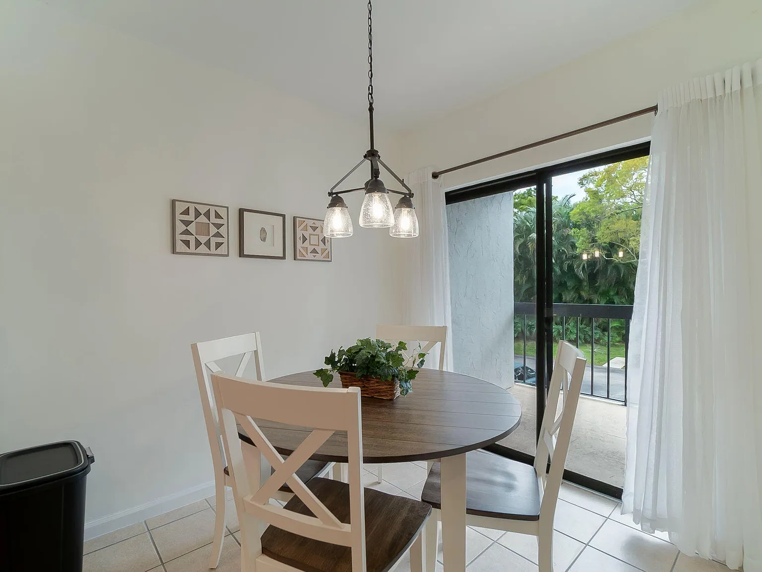 3 bed, 3.0 bath, 1760 sqft, $9,000 — Photo 4