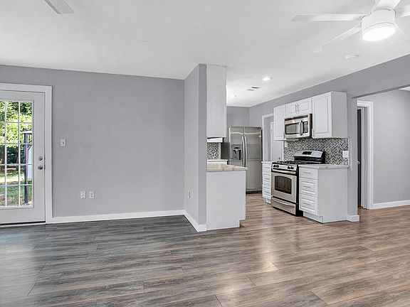 3rd image of 411 Sarah Dr