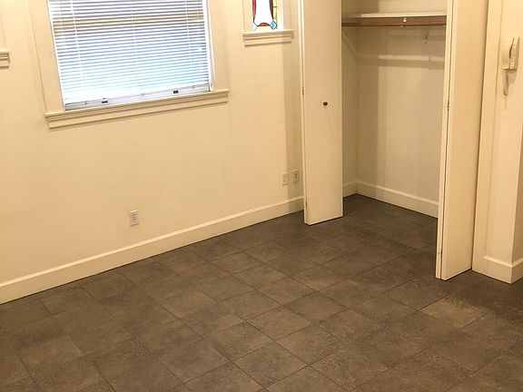4th image of 1000 Oak St APT 9