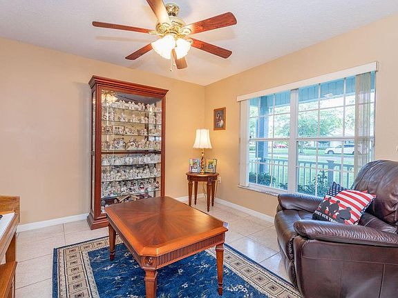 5th image of 680 Winterberry Trl