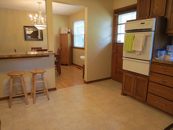 4th image of 630 S 124th Ave