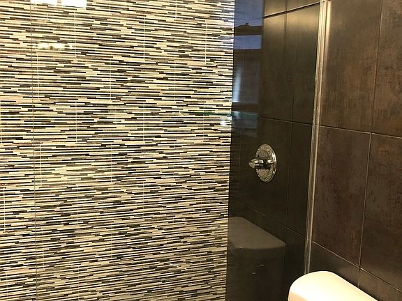 4th image of 410 W 51st St #43