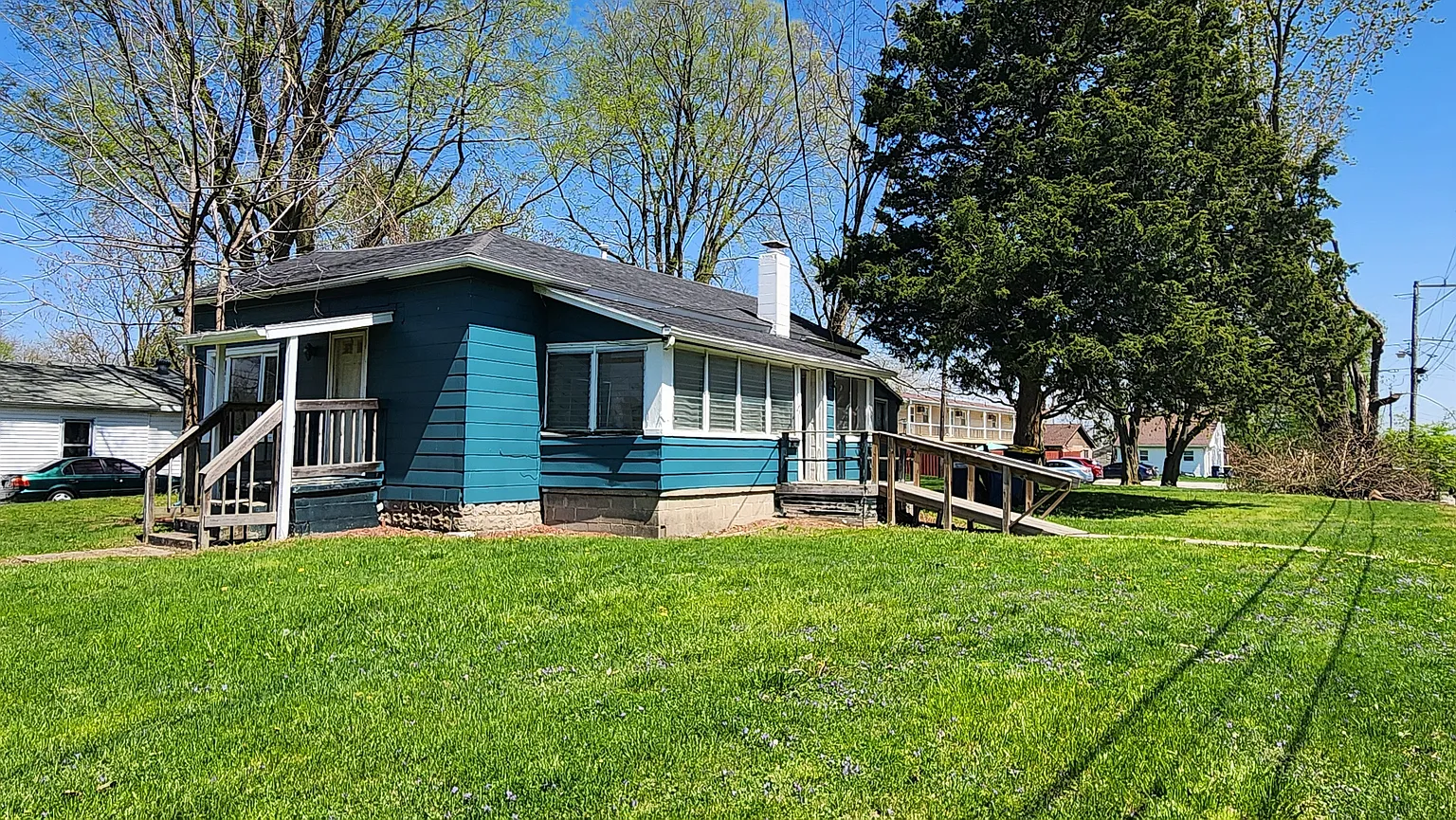 601 Apple St photo 1