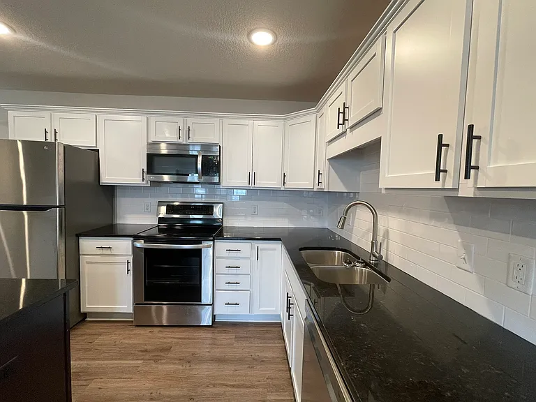 Gateway Place Apartments — Photo 183