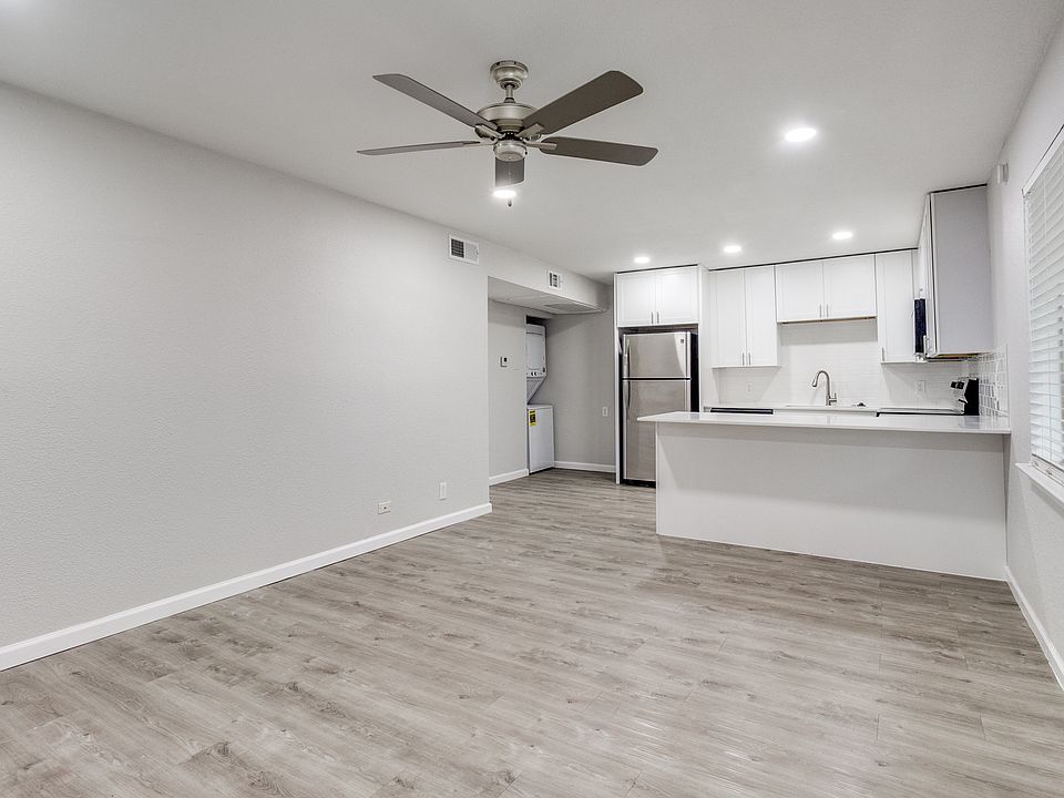 1st image of 5444 Gaston Ave APT 104