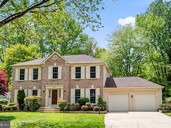 2nd image of 15401 Pine Tree Ct
