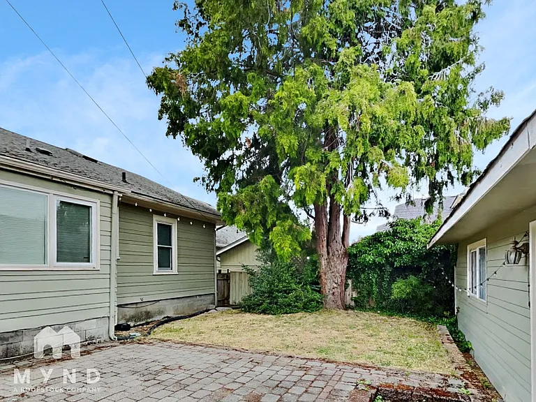 1311 N Alder St — Photo 25