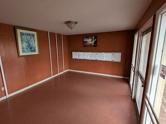 4th image of 577 Clarinada Ave APT 14