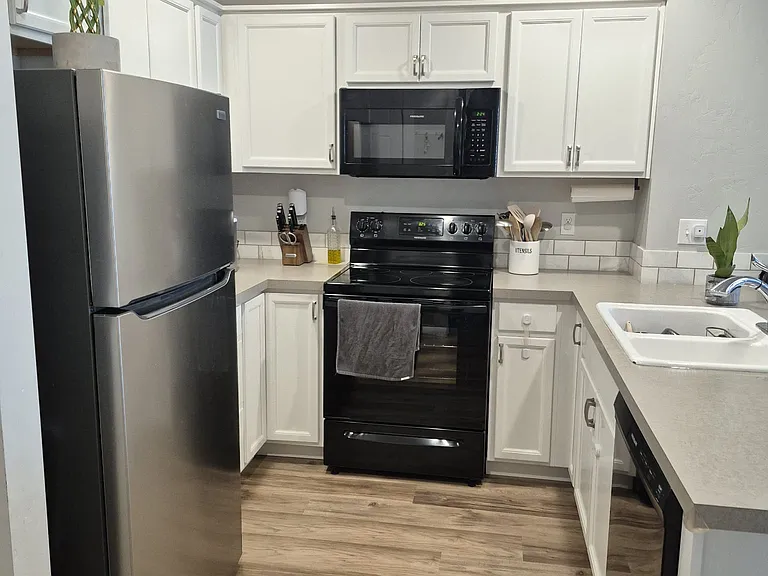 953 S Wavetrain Ave — Photo 3