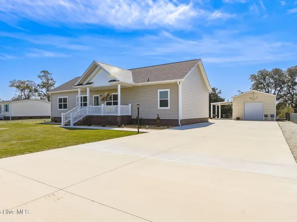 204 Nelson Street, Harkers Island, NC 28531