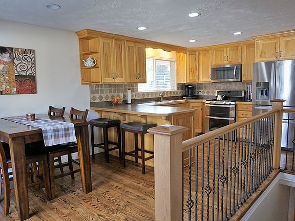 3rd image of 6843 S Clover Cir #105