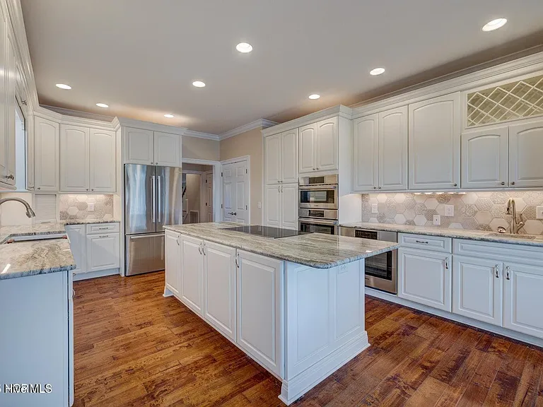 140 River Woods Dr — Photo 13