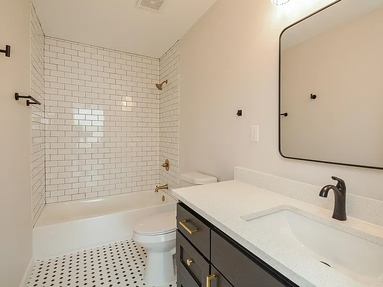 2916 Arbor St — Photo 5