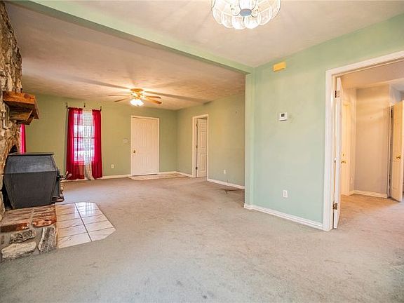5th image of 212 SW O St