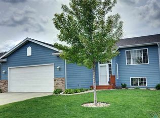 5705 W Oakcrest Dr, Sioux Falls, SD 57107