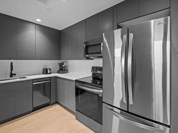 458 East 25th Street image 5 of 13