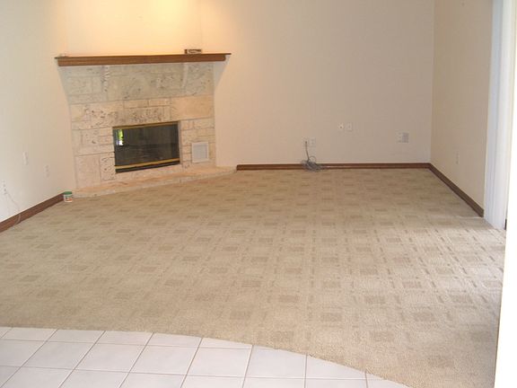 Large Family Room w/Fireplace