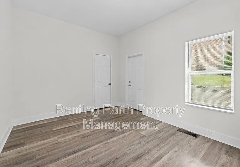 2426 Avenue U — Photo 9