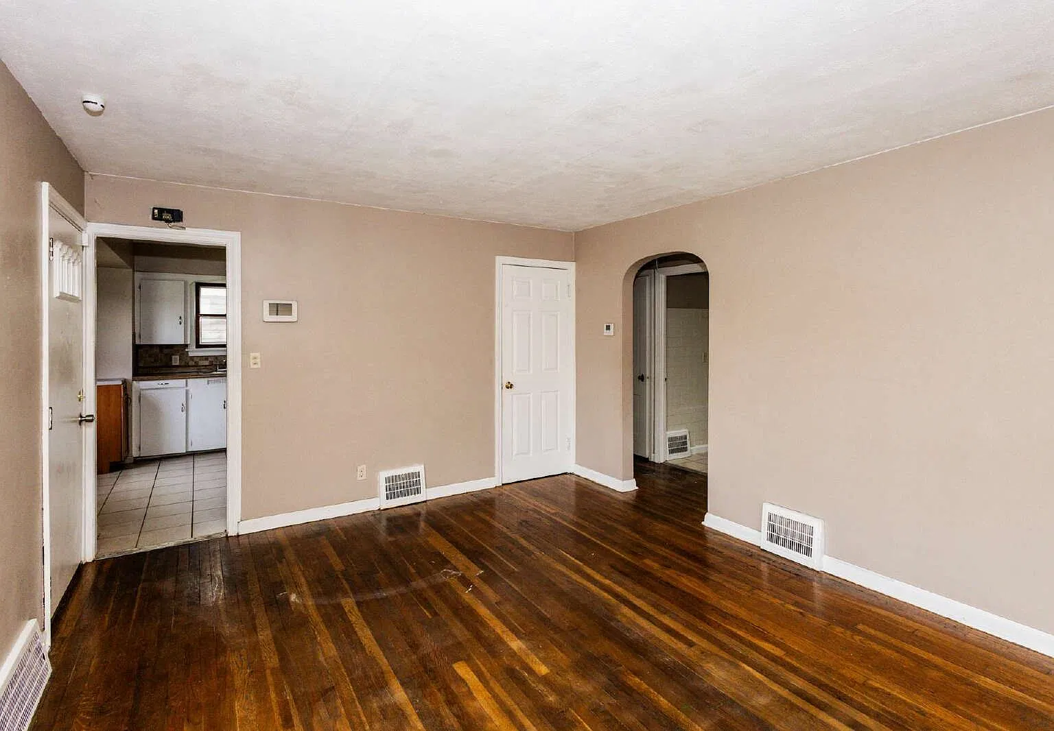 3 bed, 1.5 bath, 1085 sqft, $1,395 — Photo 4