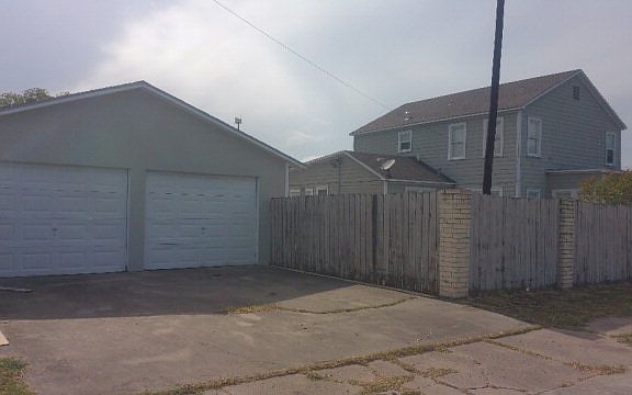 3rd image of 603 W Richard Ave