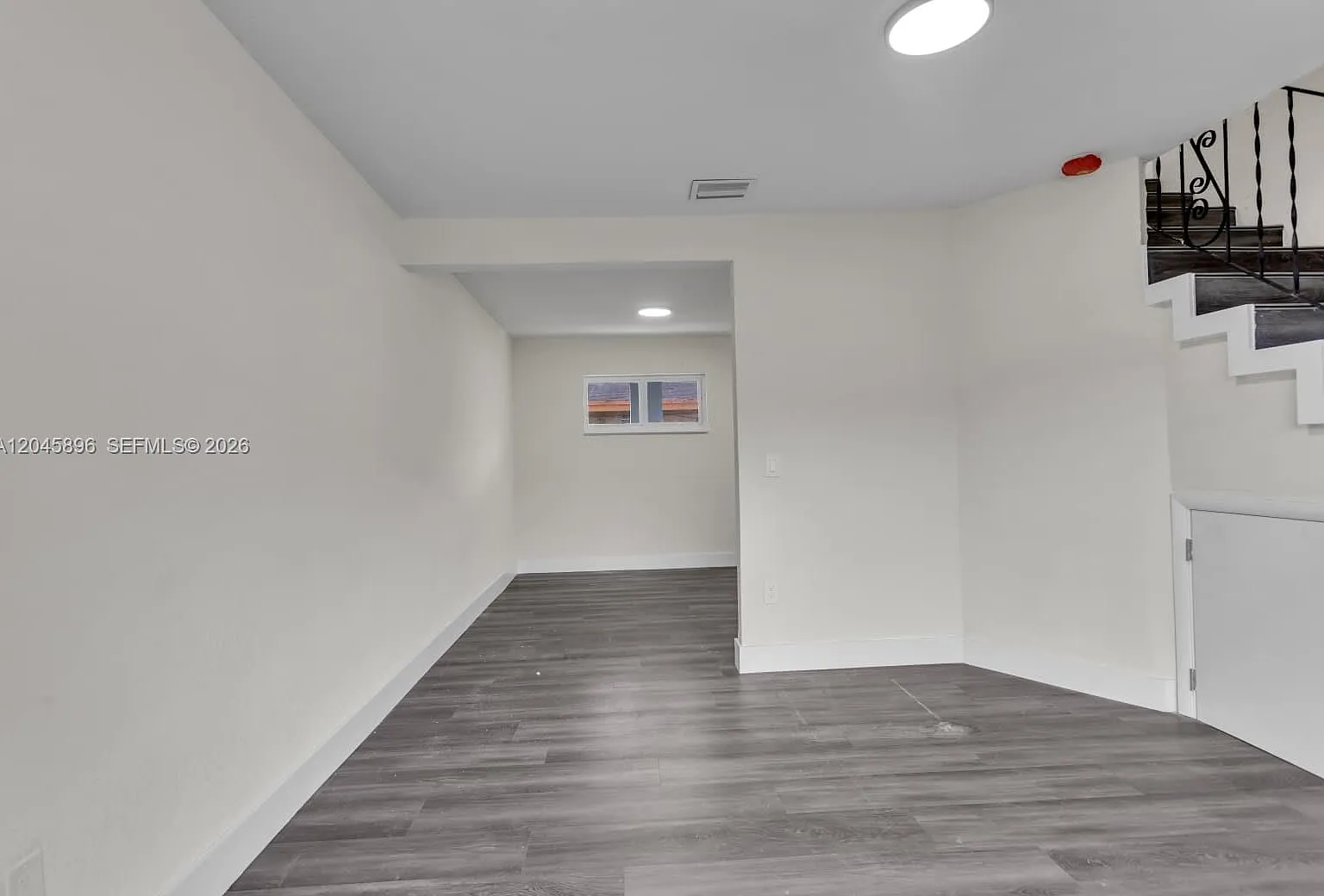 Coral Bay Manor — Photo 2