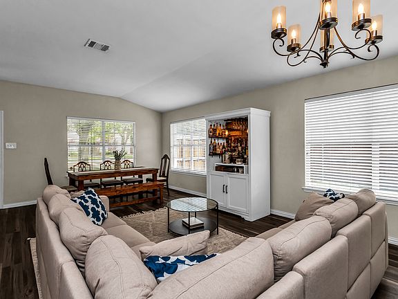 5th image of 1104 Centennary Dr