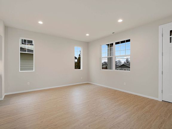 4th image of 10058 4th Ln #B6zuv1