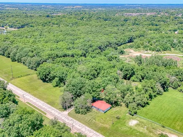 209 W Hale Lake Rd, Warrensburg, MO 64093