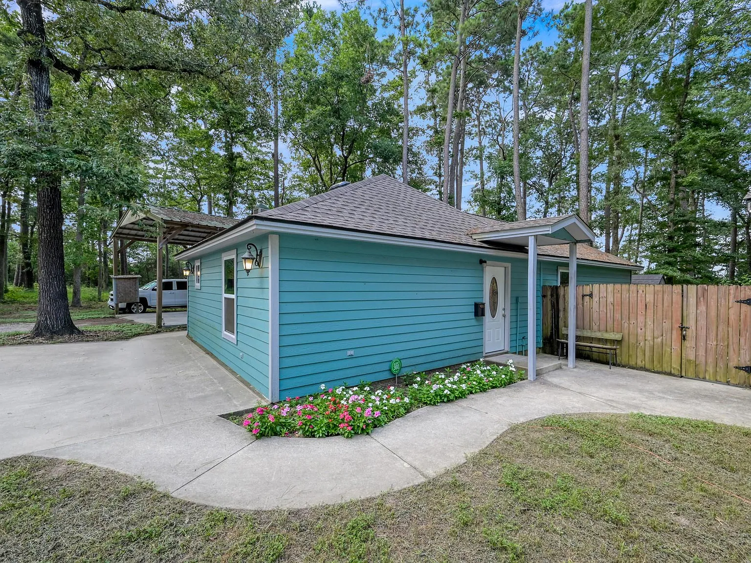 2 bed, 2.5 bath, 850 sqft, $1,600 — Photo 4
