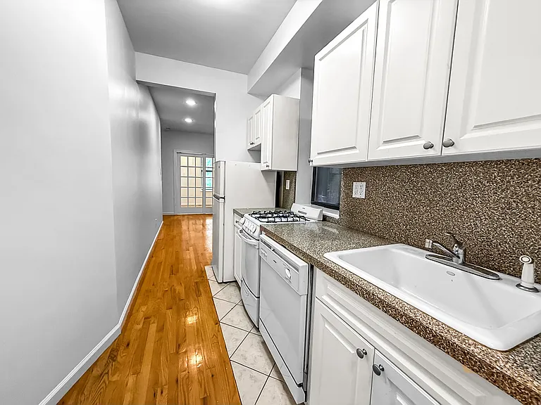 147 E 90th St #5B — Photo 2