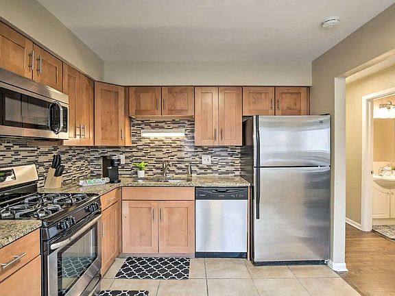 4th image of 505 E Valley Ln #505