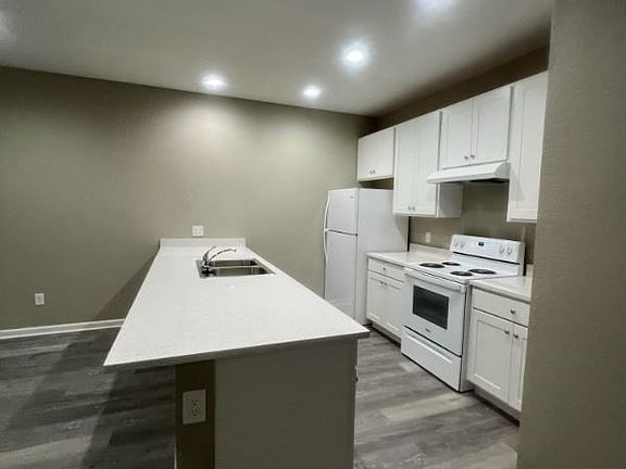 4th image of 1305 W Villa Maria Rd APT D105