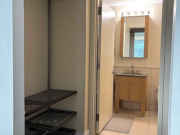 5th image of 350 W 42nd St APT 24J