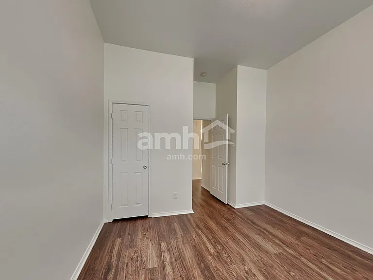 1207 Fox Glen Trl — Photo 18