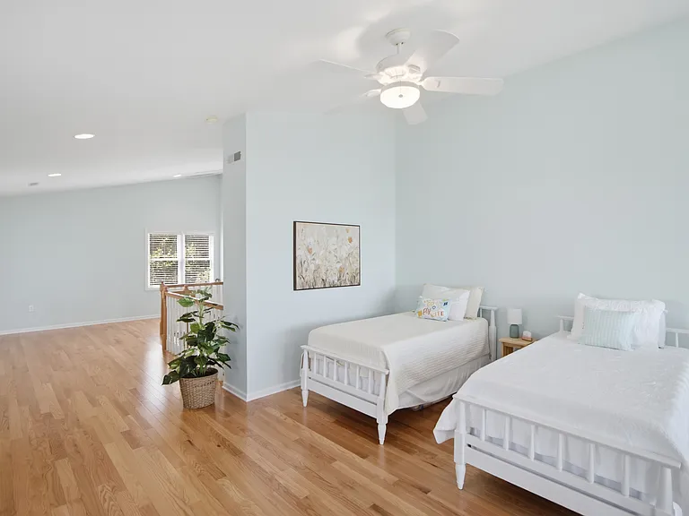 302 E Huron Ave — Photo 25
