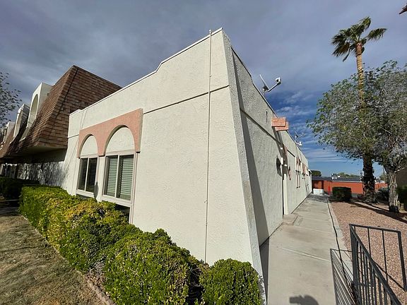3rd image of 3451 Garden East Dr
