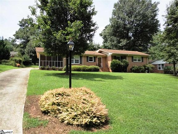 2nd image of 19 Pine Creek Dr