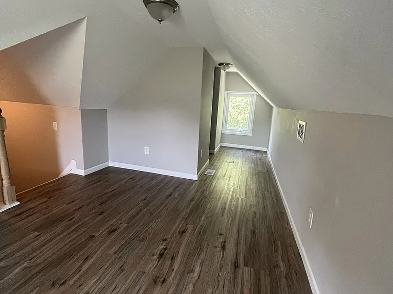 454 Kling St — Photo 3