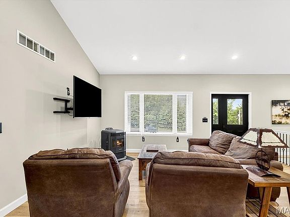 4th image of 240 Hamilton Creek Dr
