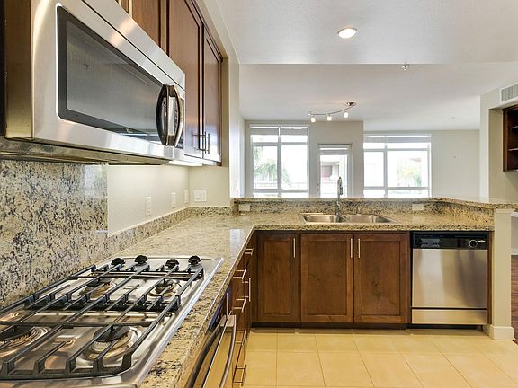 5th image of 21301 Erwin St Unit 528